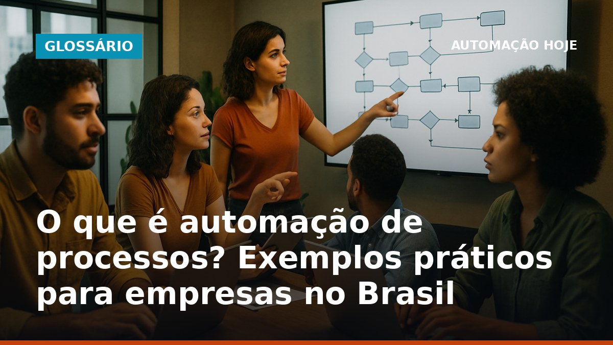 Profissionais brasileiros analisando fluxos de automação de processos em escritório moderno