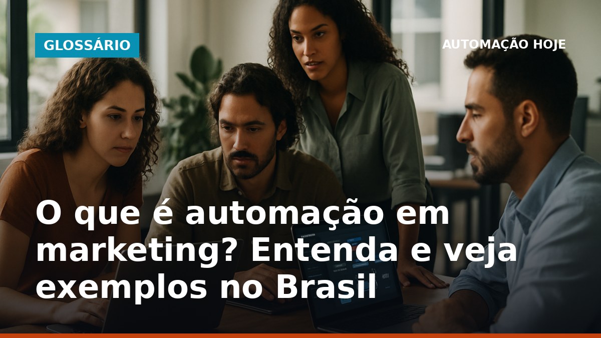 Equipe brasileira de marketing configura automação de campanhas digitais em notebooks